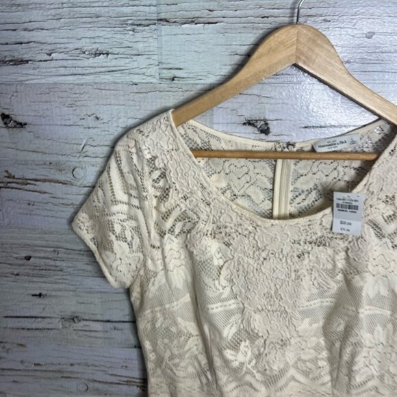 Elegant Cream Lace Dress - Picture 3 of 8